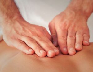 Entre las técnicas de la fisioterapia que se usan en el tratamiento de la fibromialgia